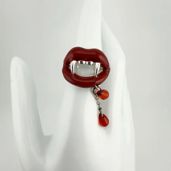 Red Vampire Mouth Lip Fangs Ring with Crystal Dripping Blood Silver Toned Ring - Picture 2 of 8
